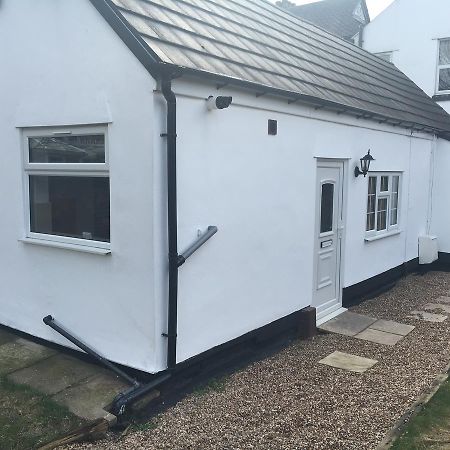 Manor Bungalow Walsall Exterior foto